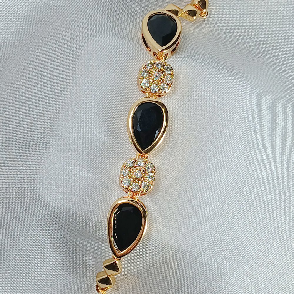 Golden Black Pearl Bracelets - Lifestyle - luxore