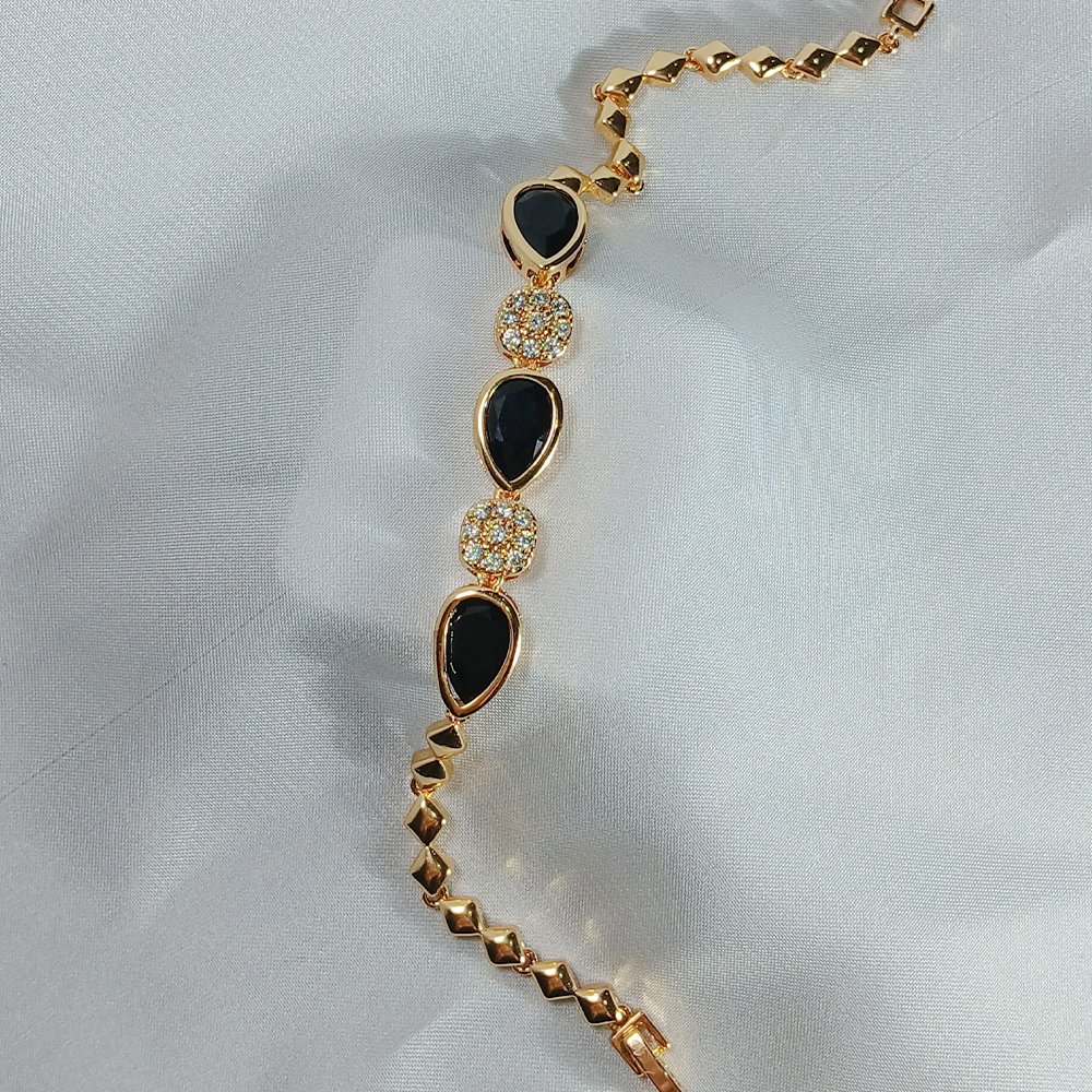 Golden Black Pearl Bracelets - Lifestyle - luxore