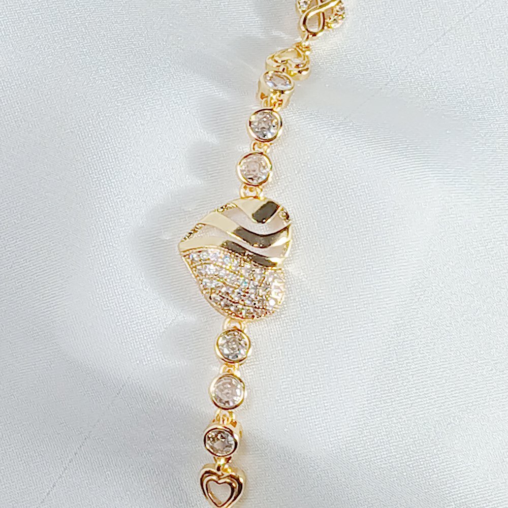 Golden Heart Bracelet - Lifestyle - Luxore