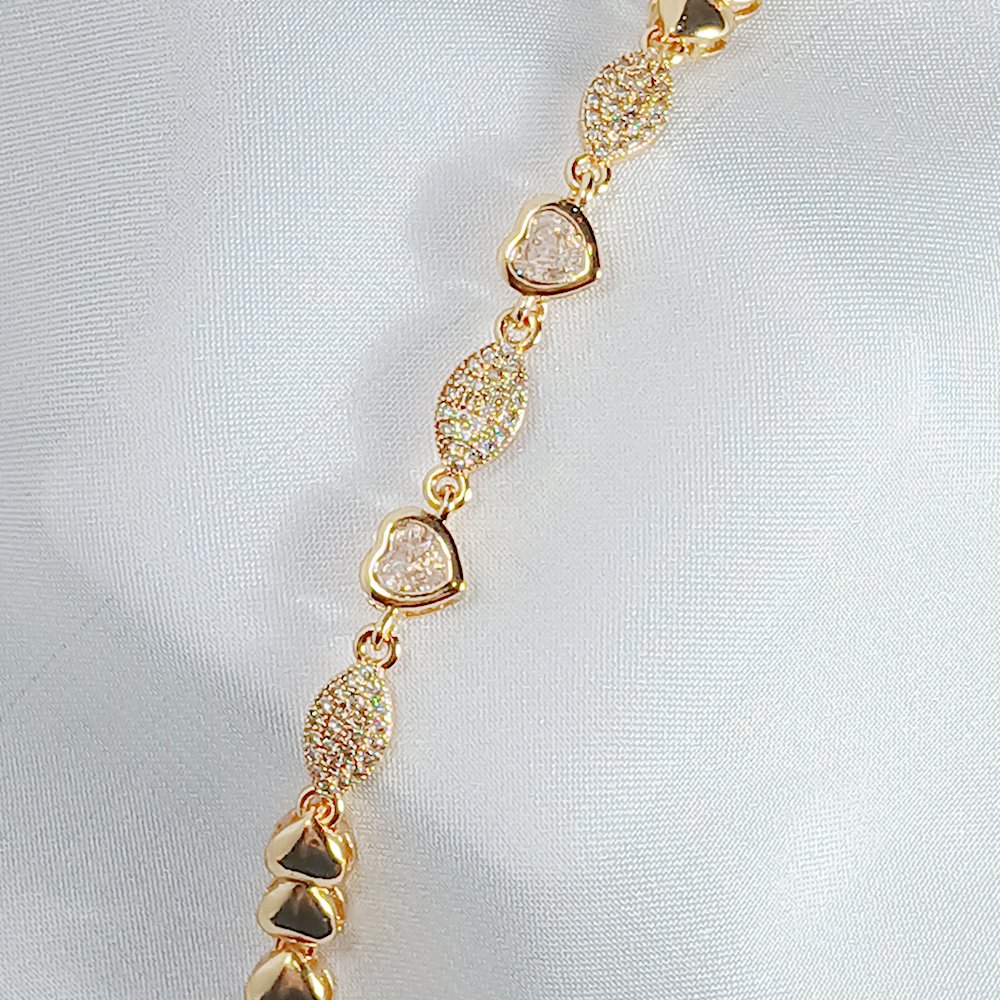 Diamond Heart Bracelet - Lifestyle - Luxore