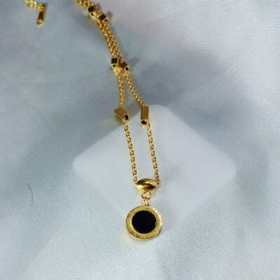roman necklace - luxore - lifestyle - rings - 2